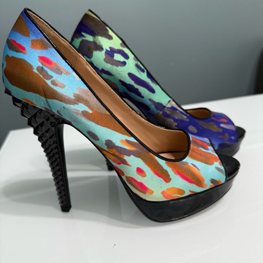 9 & Co. Multicolor Animal Print Peep‎ Toe Platform Heels – Size 6